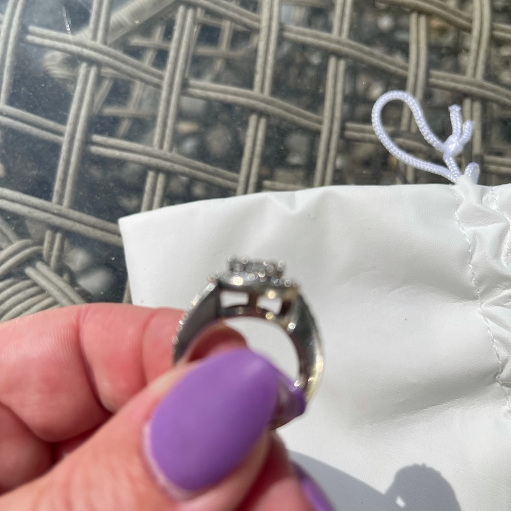2 karat elegant ladies engagement ring - Picture 9 of 9